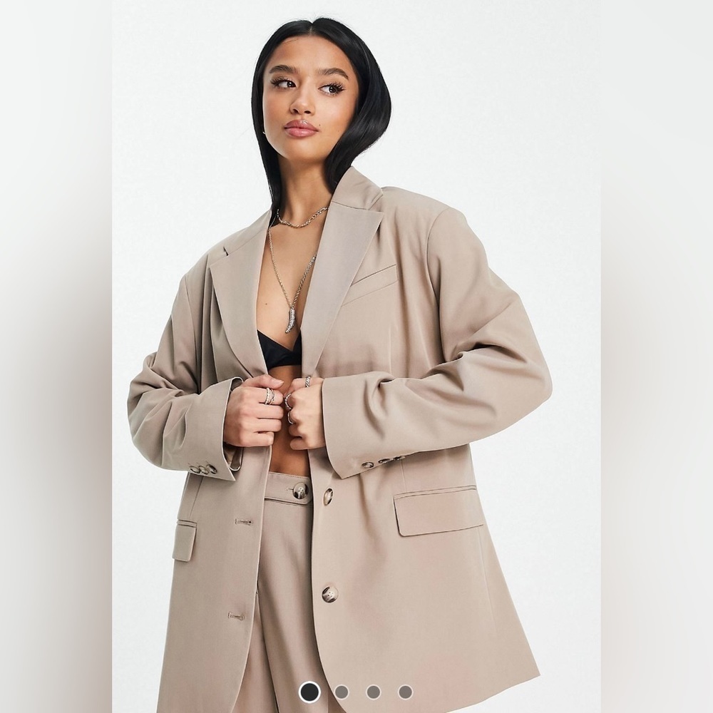 NWT Topshop Petite Fashion Mensy Blazer in Taupe. Size US 2